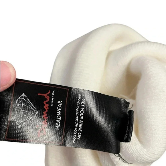 GRIZZLY STAMP FOLD  BEANIE OFF WHITE - Picture 4 of 5